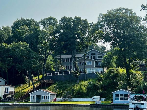 851 Roselle Street, Jackson, MI 49201