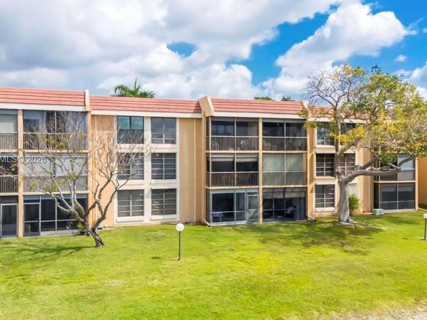 5802 Coral Lake Dr , Unit 102, Margate, FL 33063