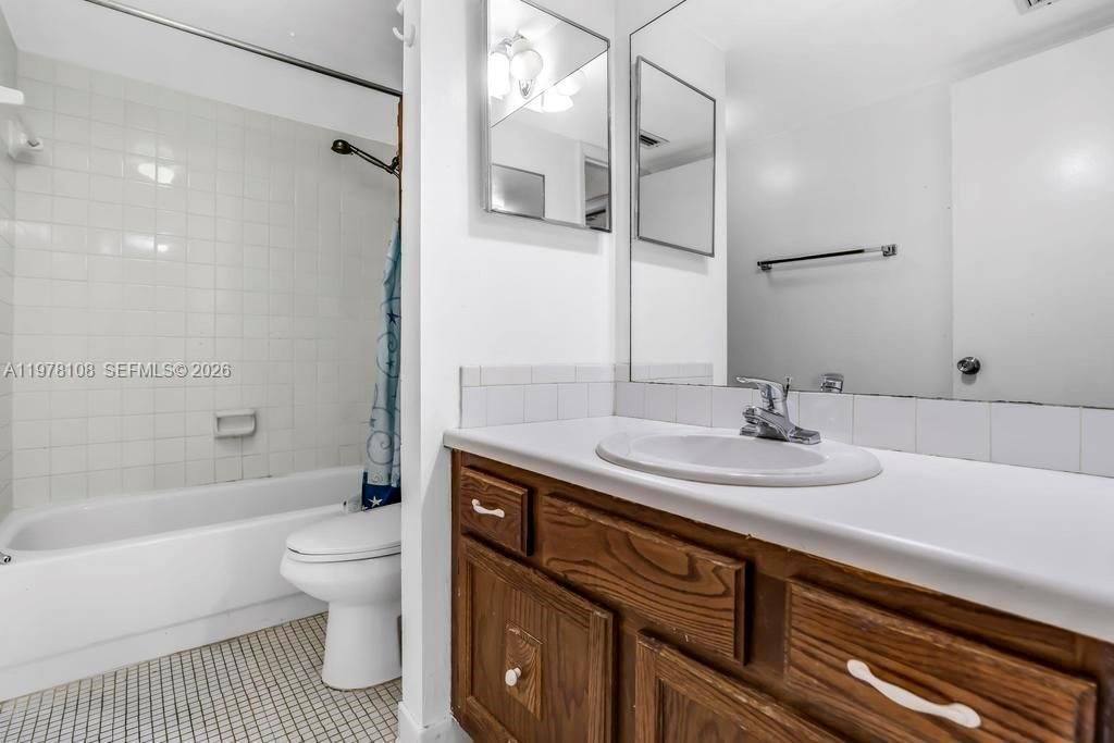 5802 Coral Lake Dr , Unit 102, Margate, FL 33063 Photo