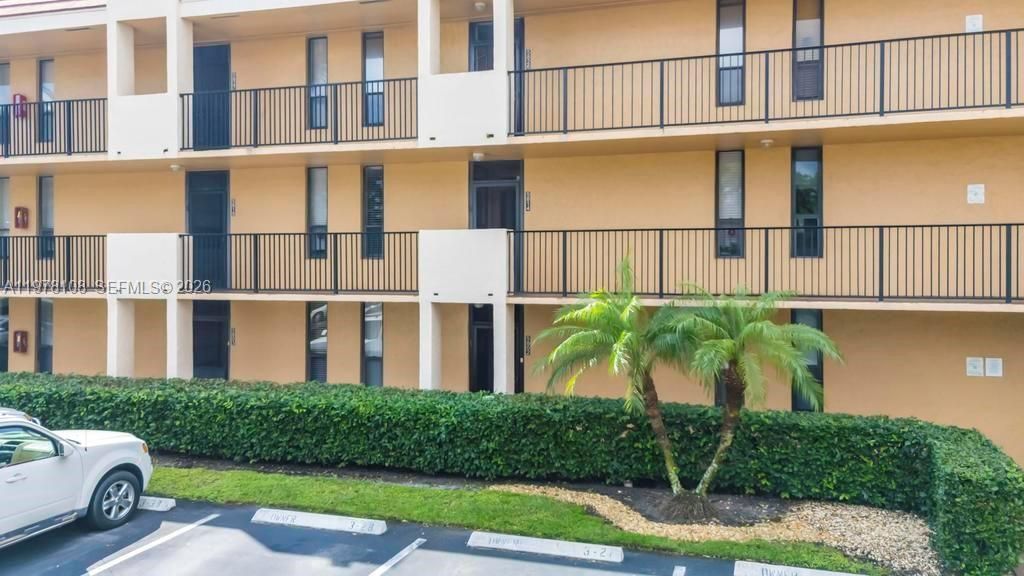 5802 Coral Lake Dr , Unit 102, Margate, FL 33063 Photo