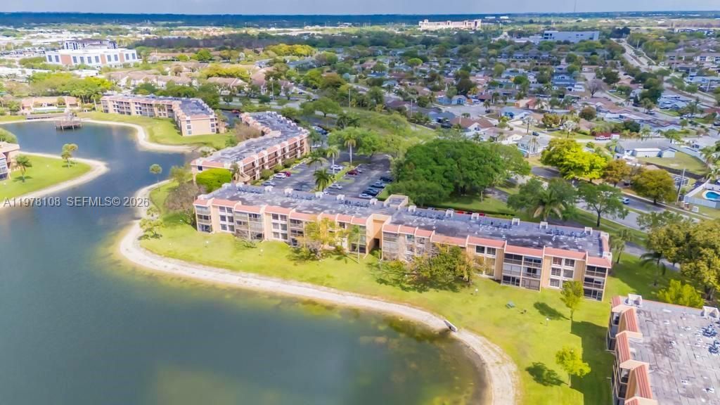 5802 Coral Lake Dr , Unit 102, Margate, FL 33063 Photo