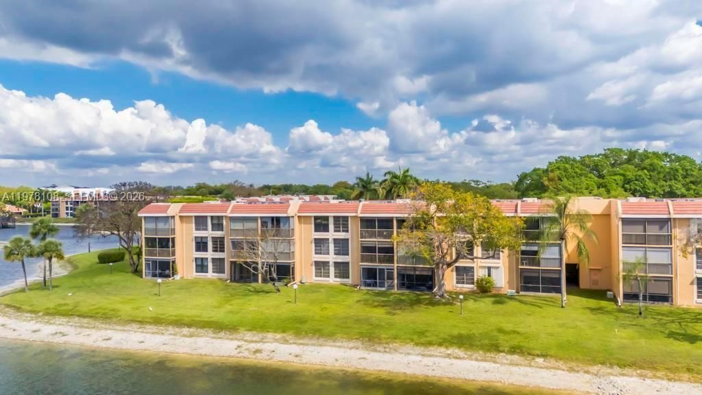 5802 Coral Lake Dr , Unit 102, Margate, FL 33063 Photo