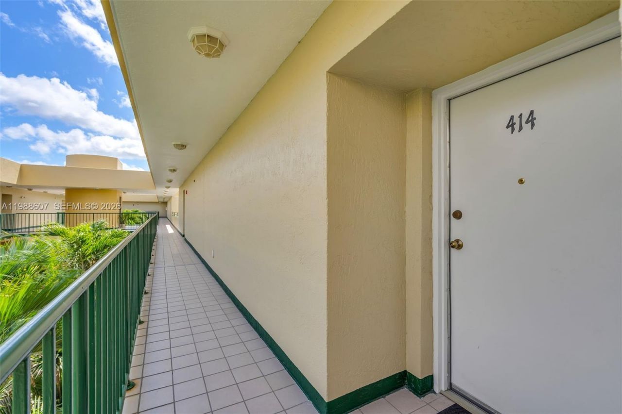 8320 NW 8th St, Unit 2-414, Miami, FL 33126 Photo