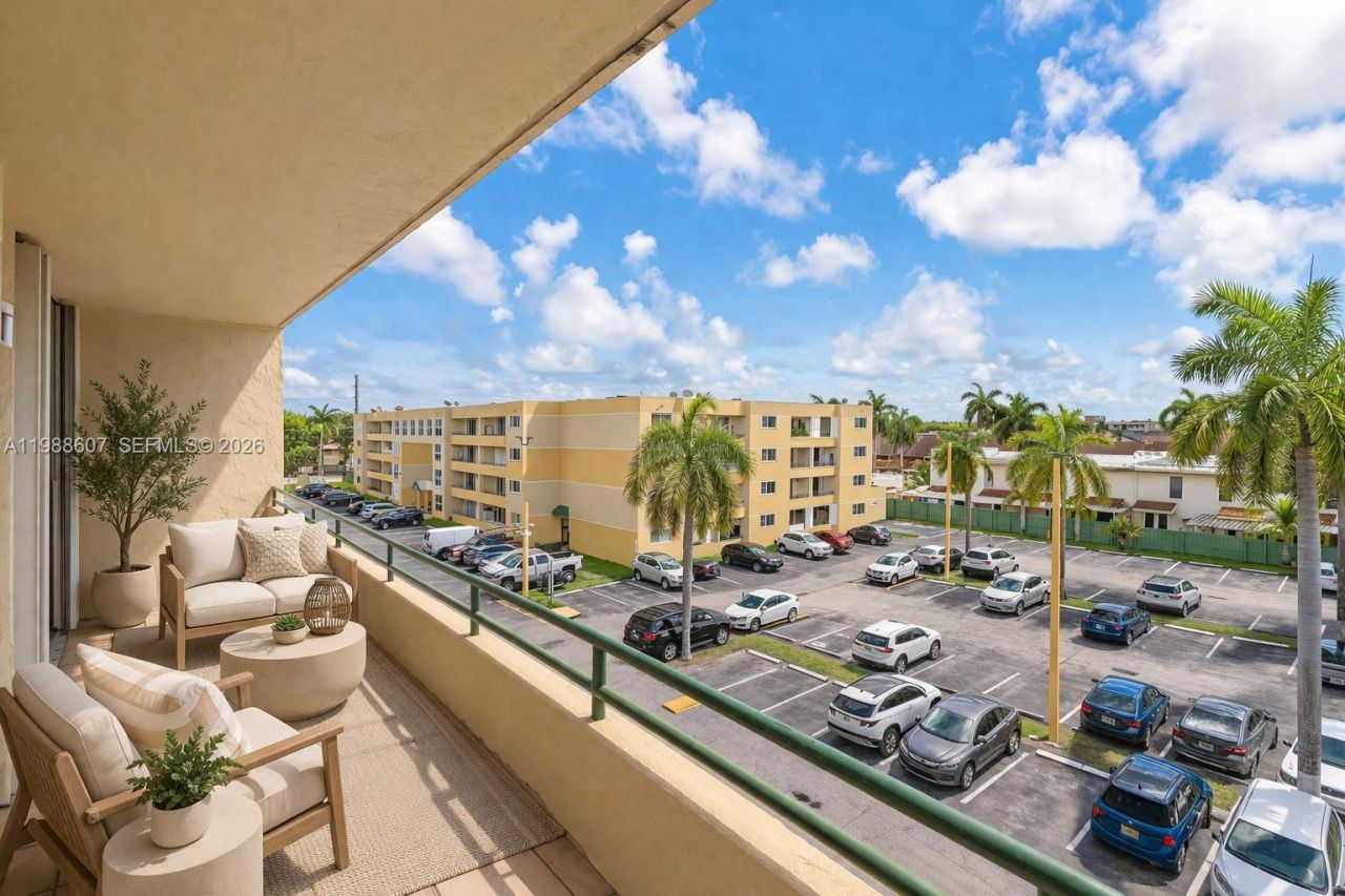8320 NW 8th St, Unit 2-414, Miami, FL 33126 Photo