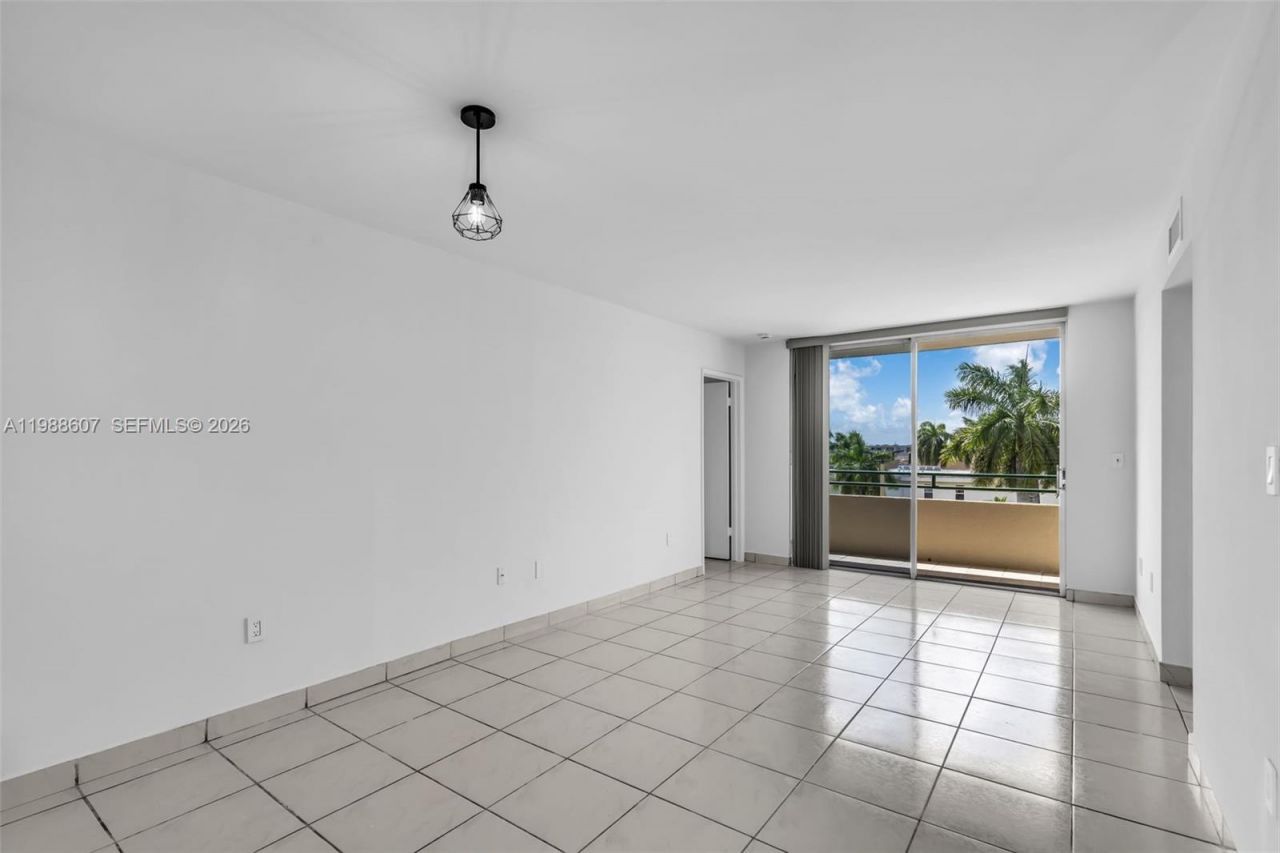 8320 NW 8th St, Unit 2-414, Miami, FL 33126 Photo