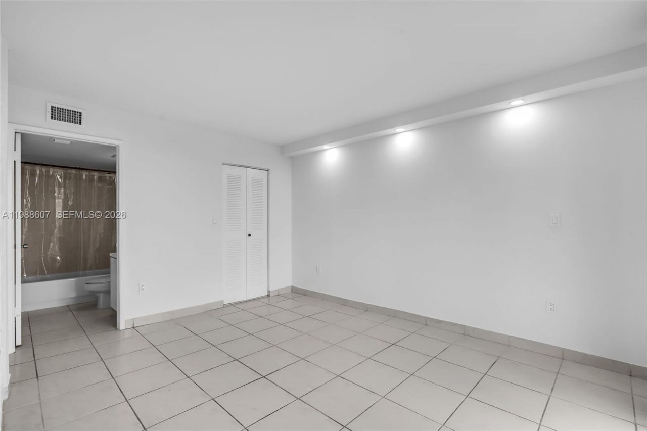 8320 NW 8th St, Unit 2-414, Miami, FL 33126 Photo