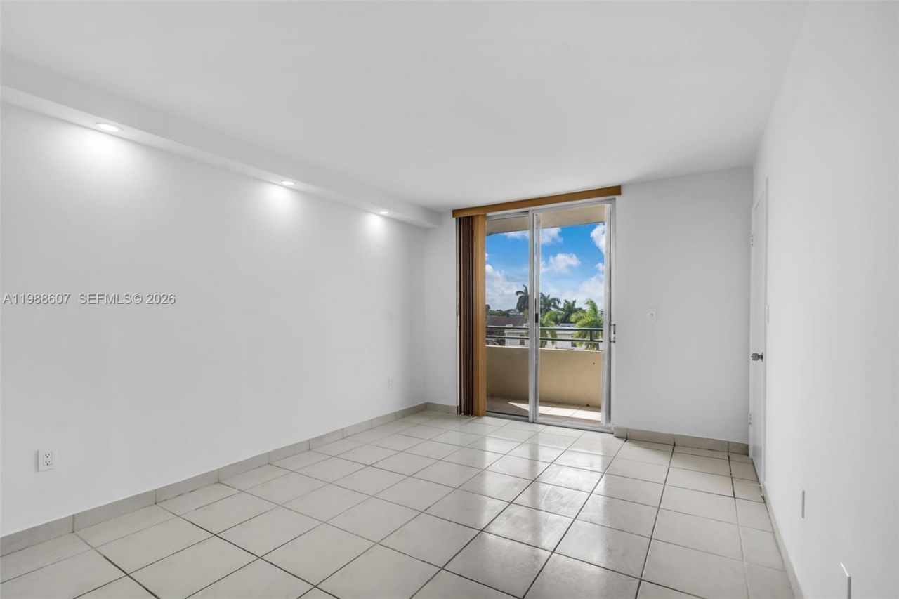 8320 NW 8th St, Unit 2-414, Miami, FL 33126 Photo
