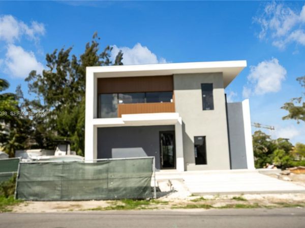 201 NW 14 WAY , Dania Beach, FL 33004