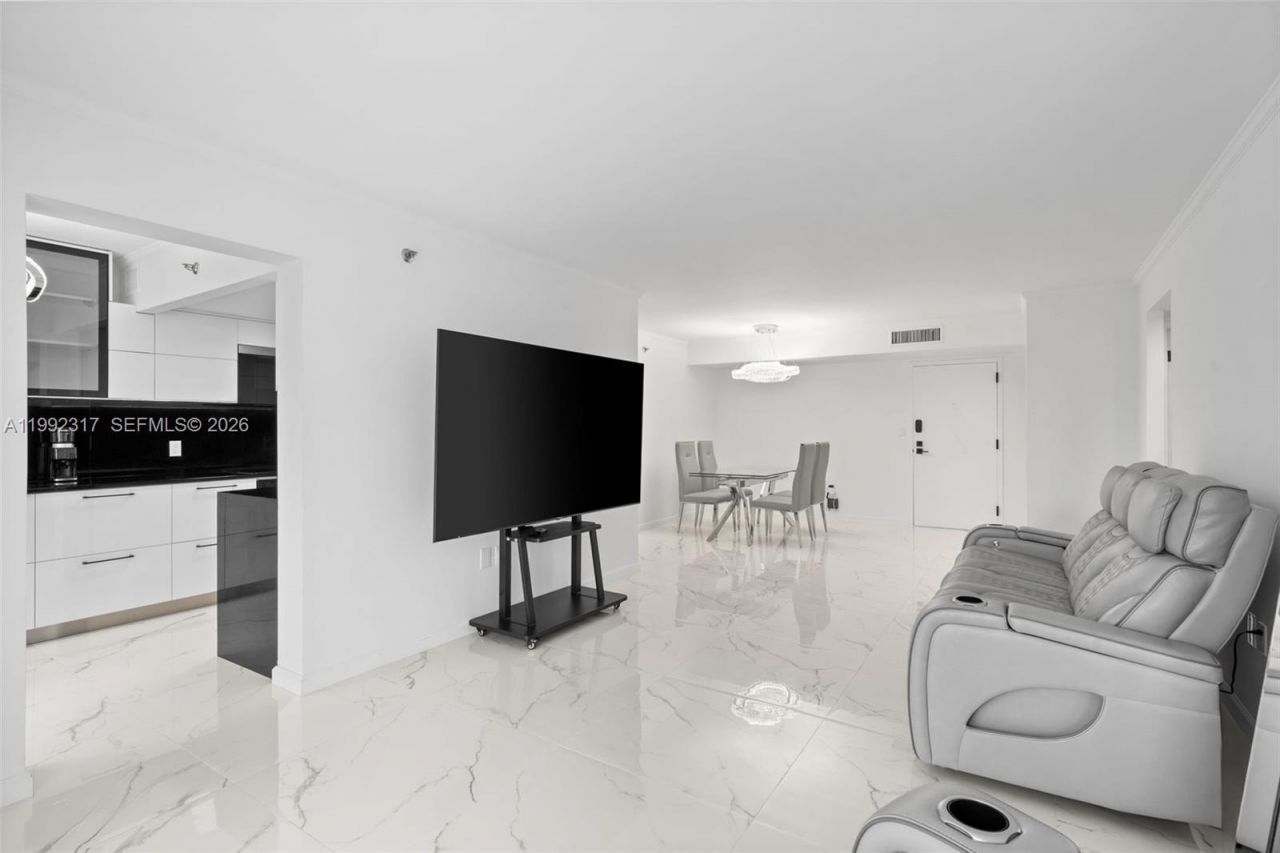 210 174th St , Unit 2112, Sunny Isles Beach, FL 33160 Photo