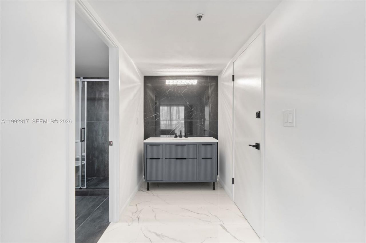 210 174th St , Unit 2112, Sunny Isles Beach, FL 33160 Photo