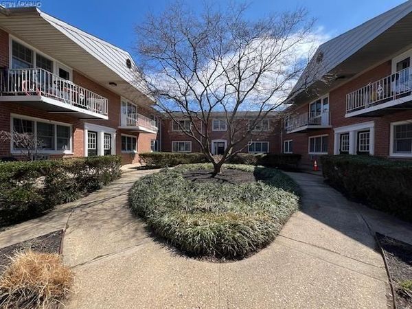 100 Manhasset Avenue , Unit B2, Port Washington, NY 11050