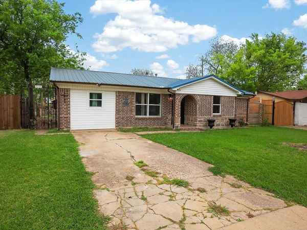 2231 Loyce Drive, Mesquite, TX 75149