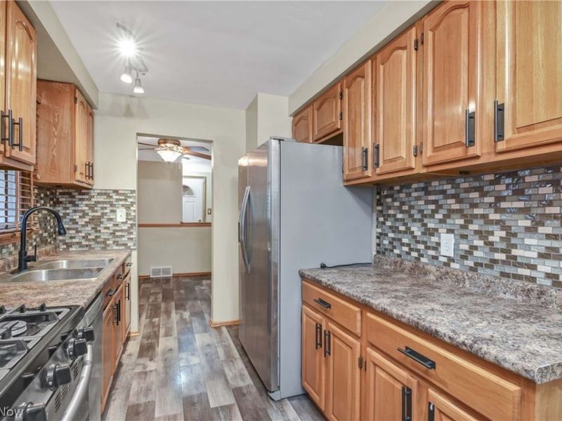 1604 Empire Road , Wickliffe, OH 44092 Photo 13