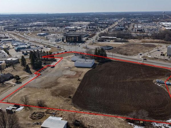 1703 N CASALOMA DRIVE, Appleton, WI 54913