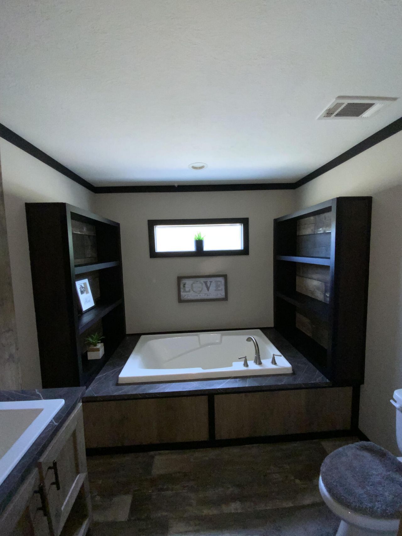 470 Stokes Road Photo 19