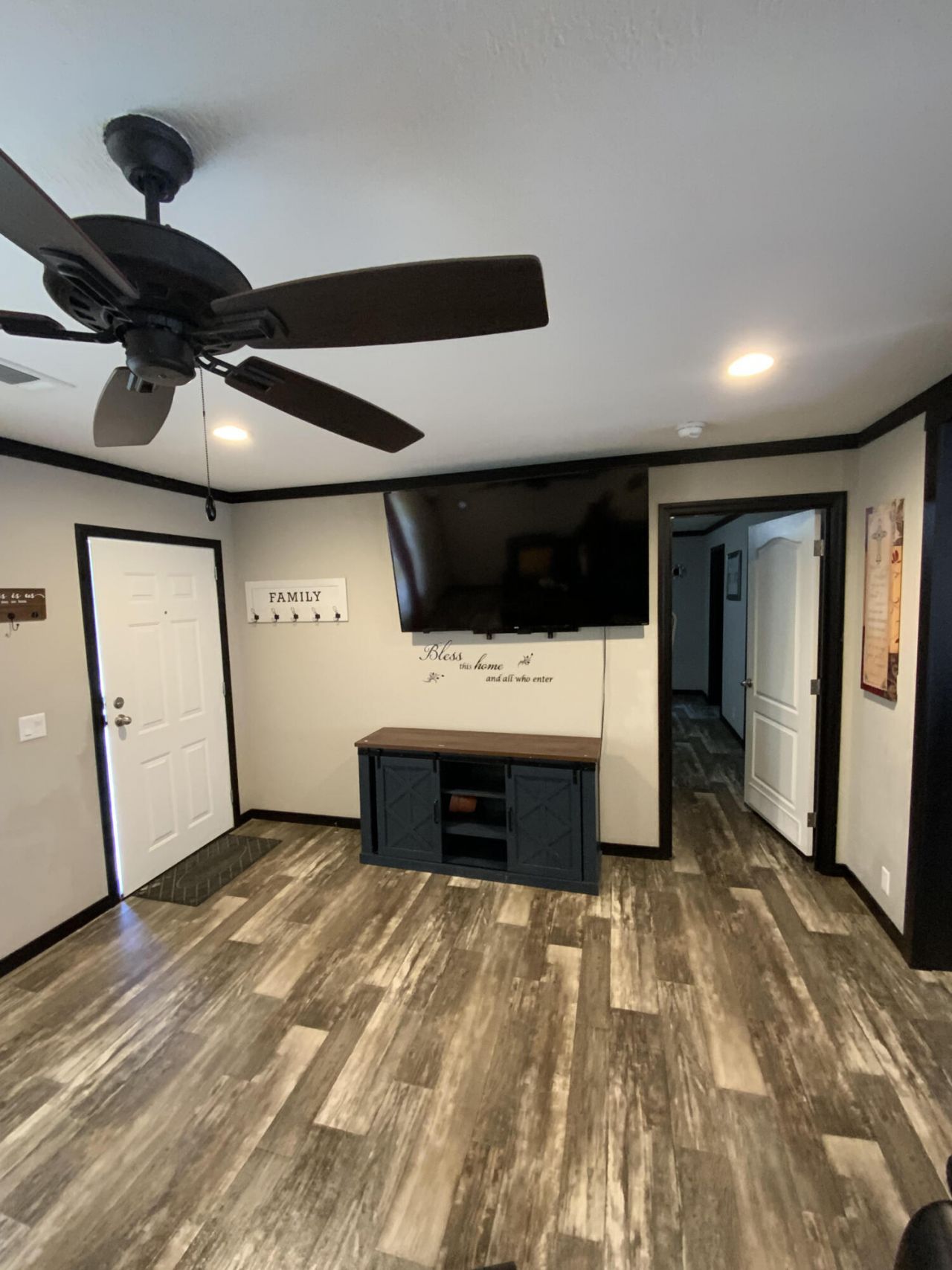 470 Stokes Road Photo 9