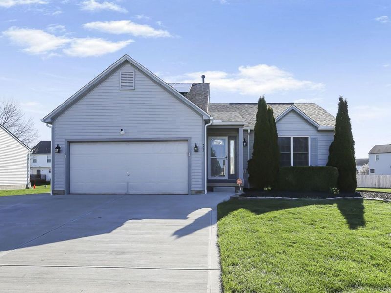 562 Allis PIace E, Reynoldsburg, OH 43068 Photo 1