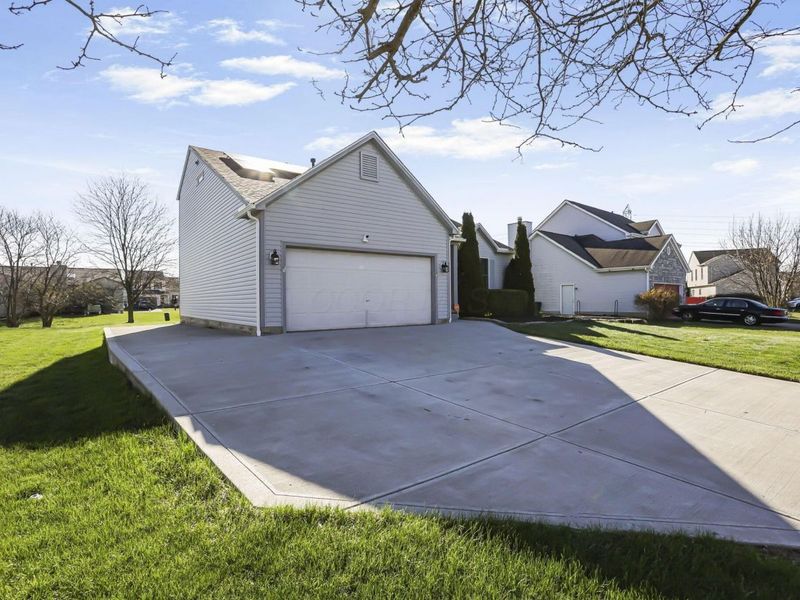 562 Allis PIace E, Reynoldsburg, OH 43068 Photo 2