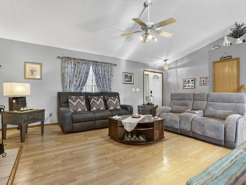 562 Allis PIace E, Reynoldsburg, OH 43068 Photo 8