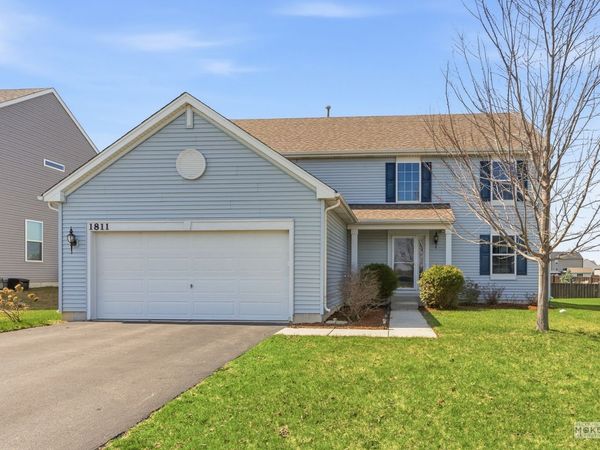 1811 Flagstone Street , Joliet, IL 60431