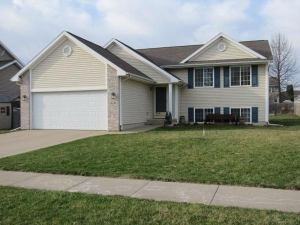 660 Saddleback Road , Marion, IA 52302