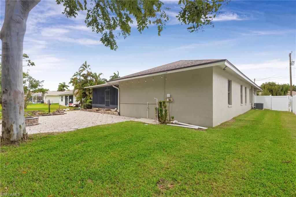 1828 SW 18th Ter, Cape Coral, FL 33991 Photo