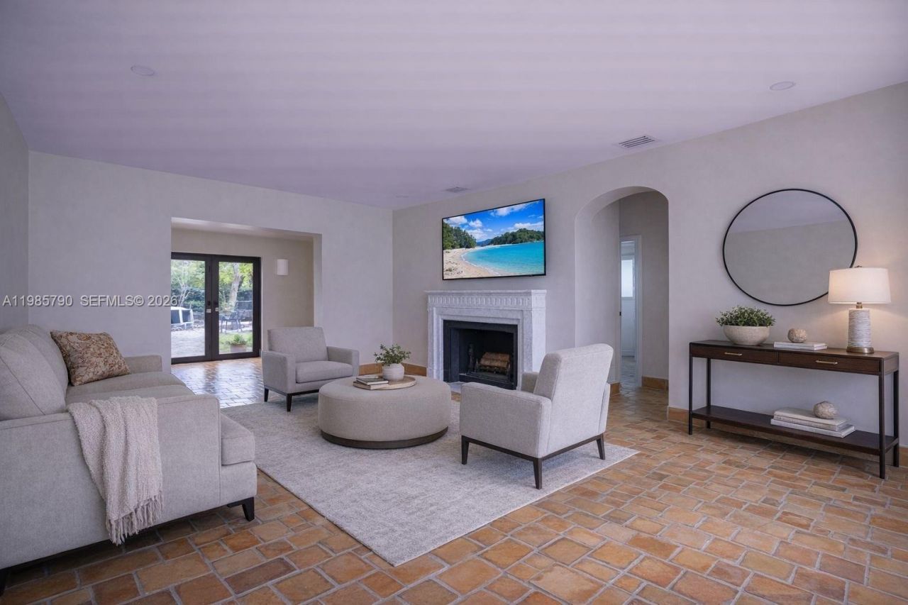 375 De Soto Dr , Miami Springs, FL 33166 Photo