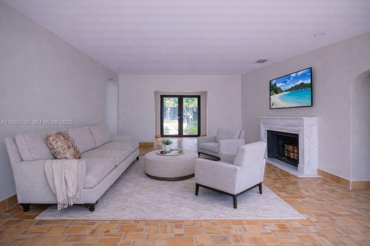 375 De Soto Dr , Miami Springs, FL 33166 Photo