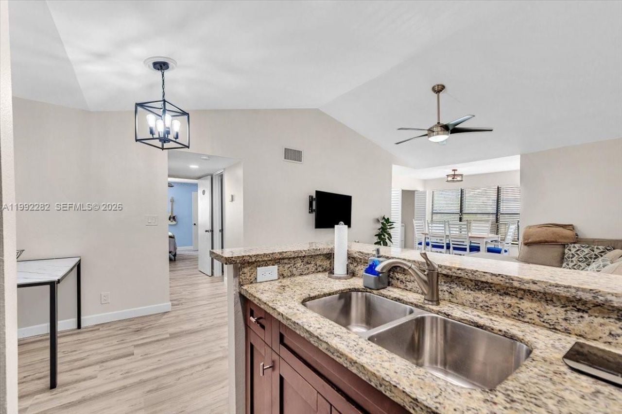 2796 S University Dr , Unit 2202, Davie, FL 33328 Photo