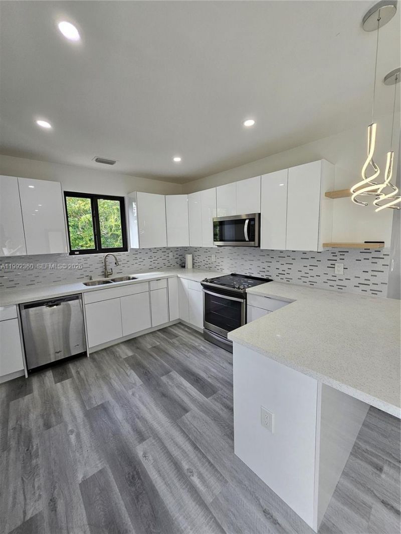 2160 NW 30th St , Miami, FL 33142 Photo