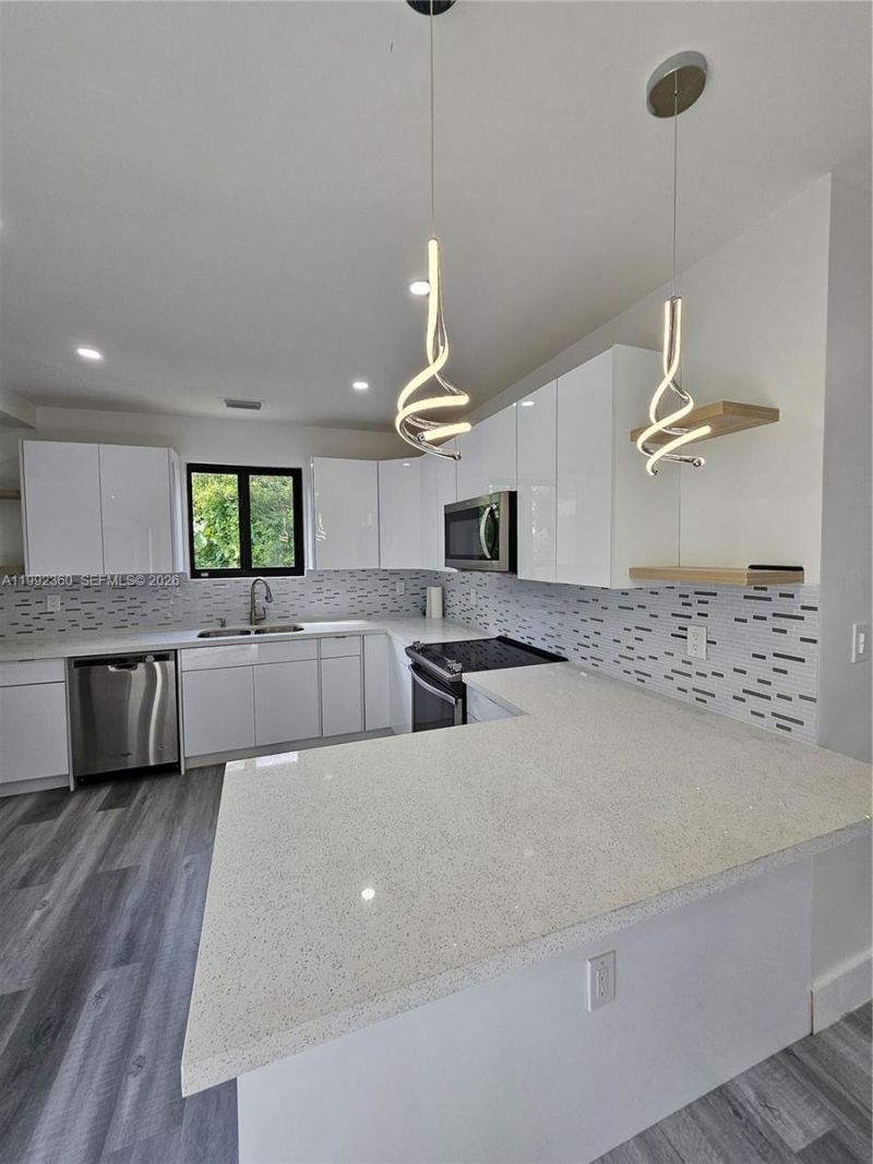 2160 NW 30th St , Miami, FL 33142 Photo