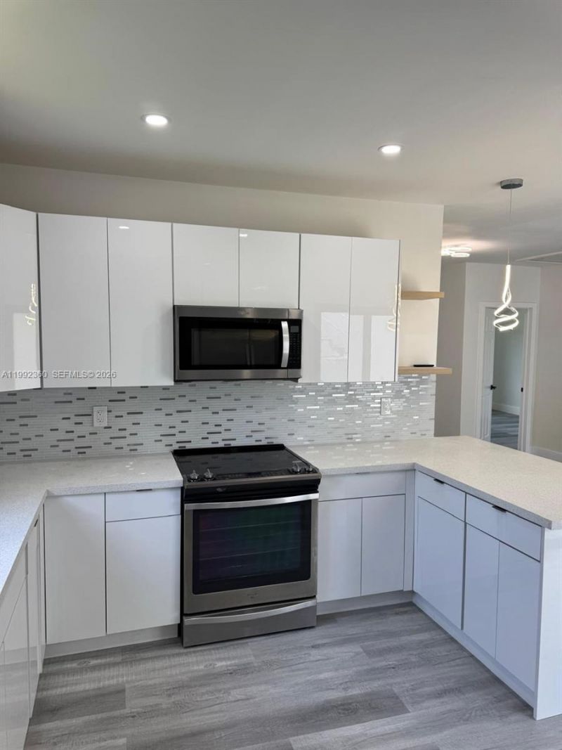 2160 NW 30th St , Miami, FL 33142 Photo