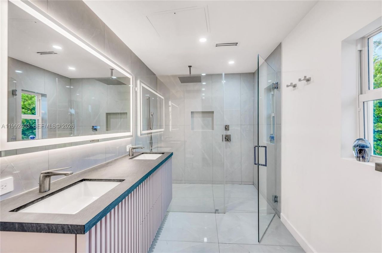 4321 Nautilus Dr , Miami Beach, FL 33140 Photo