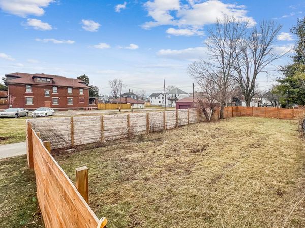 296 E Innis Avenue , Columbus, OH 43207