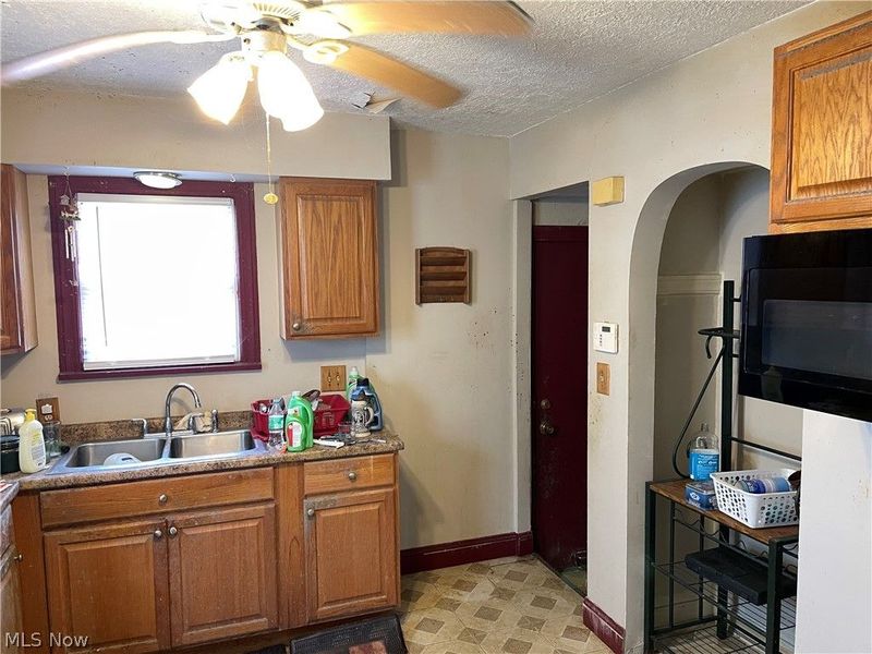 414 E Laclede Avenue , Youngstown, OH 44507 Photo 9