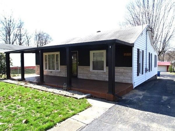 1010 Crestline Drive , Akron, OH 44312