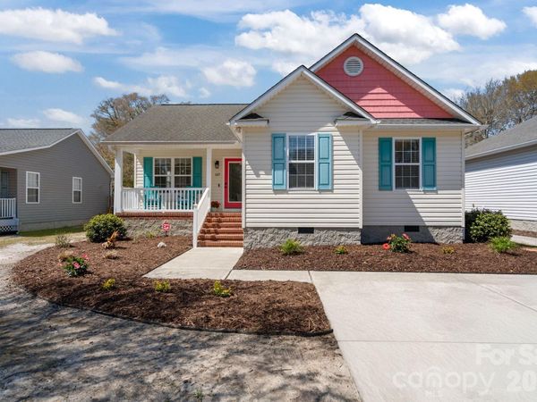 137 NE 4th Street, Oak Island, NC 28465