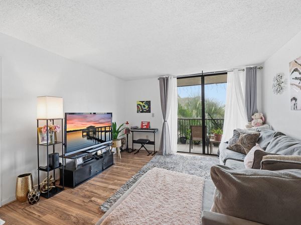 5570 NW 44th Street, Unit 313a, Lauderhill, FL 33319