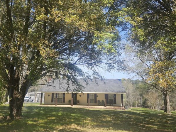 276 McPhail Rd., Hattiesburg, MS 39401