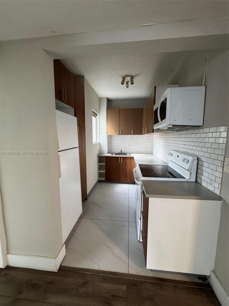1700 NW 22 Ct , Unit 7 (Upper), Miami, FL 33125 Photo
