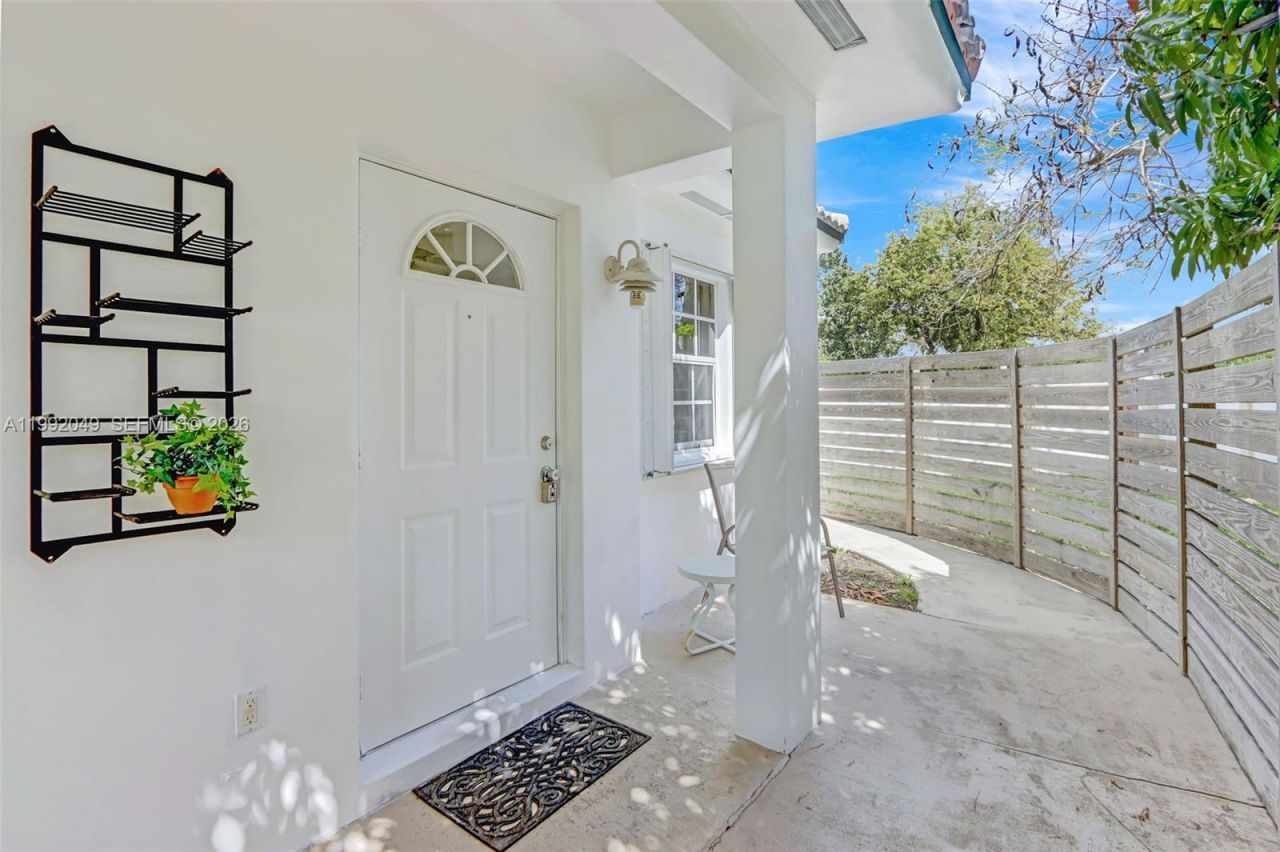 6810 SW 51 St., Miami, FL 33155 Photo