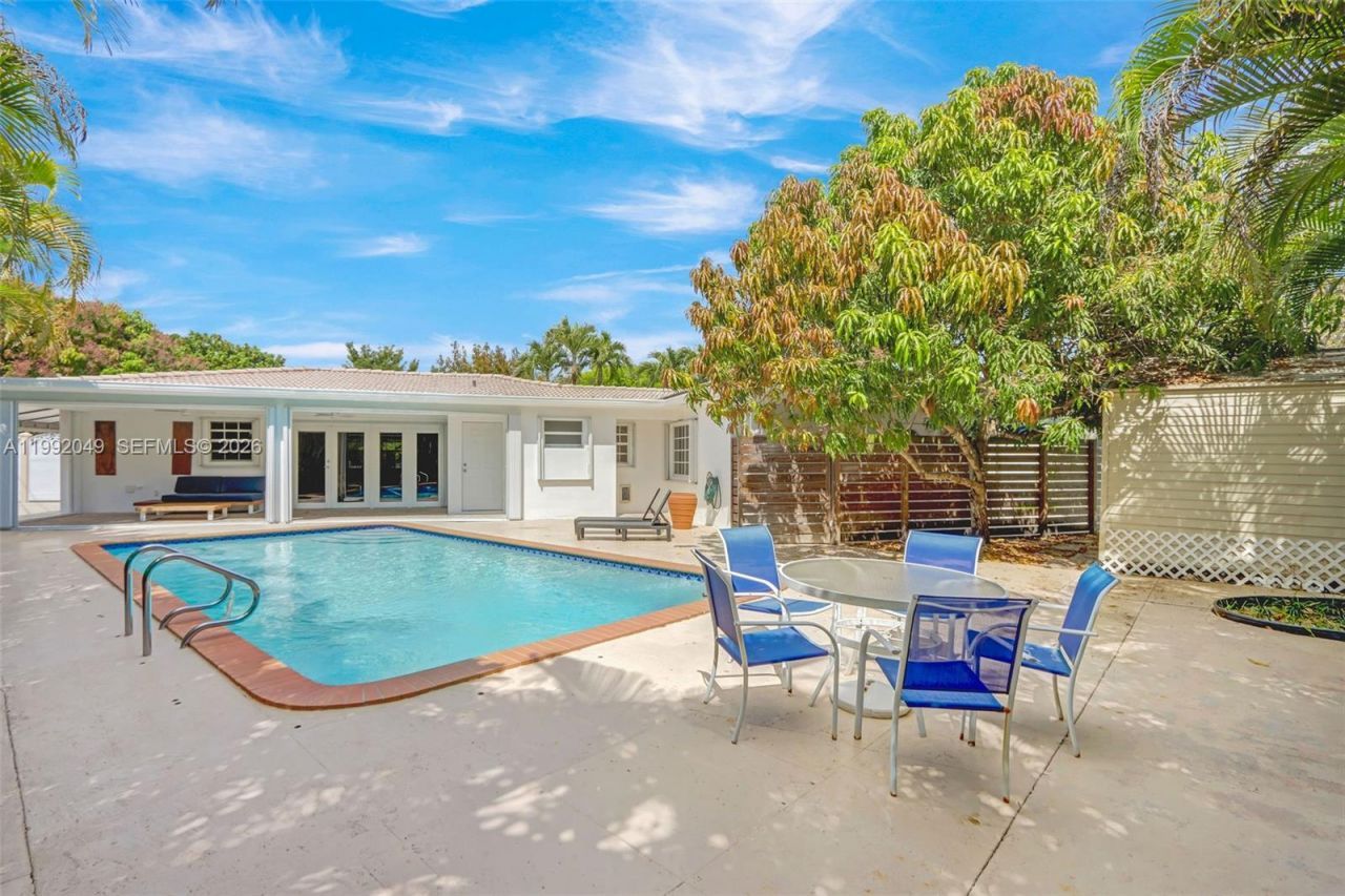 6810 SW 51 St., Miami, FL 33155 Photo