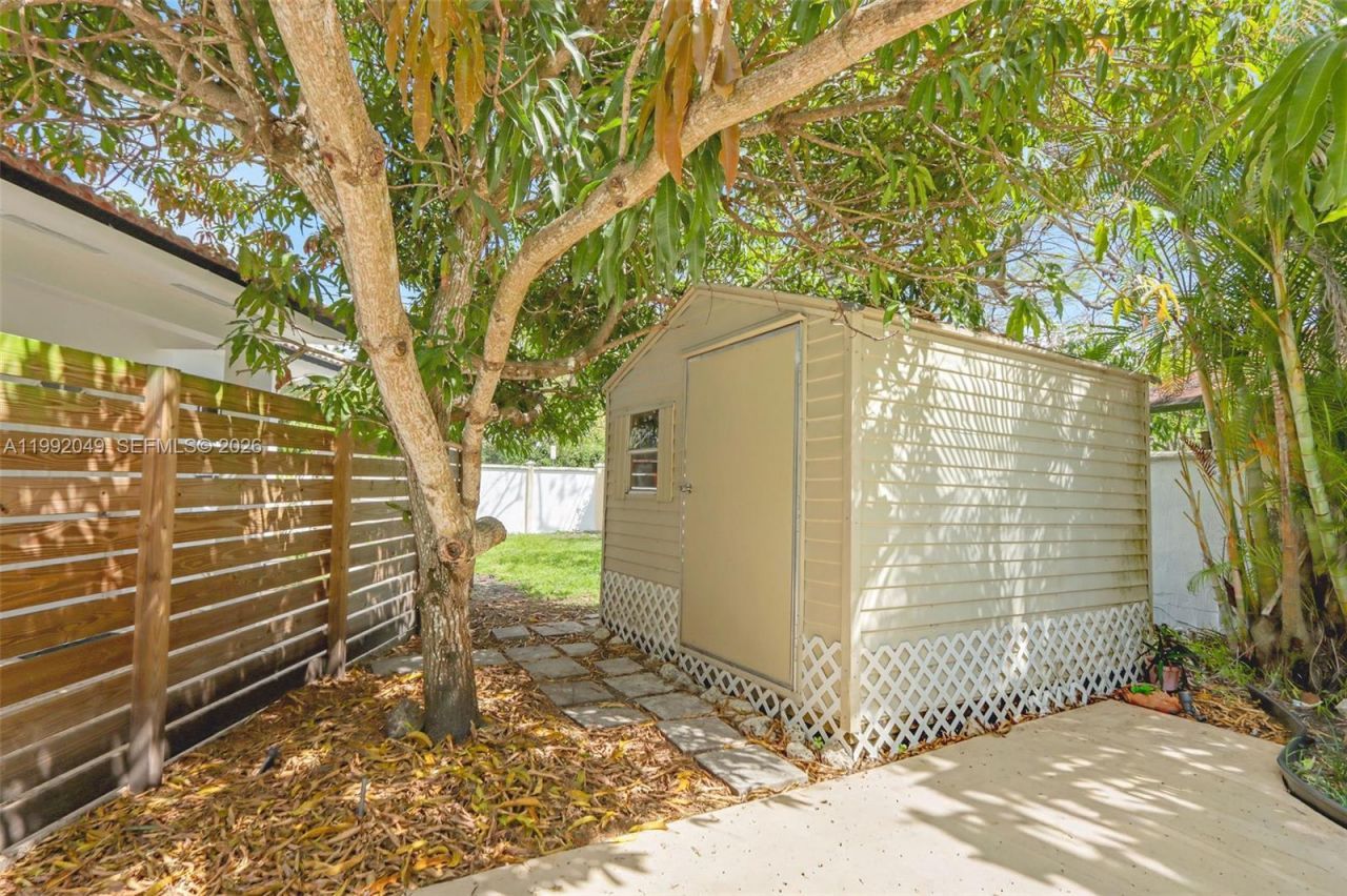 6810 SW 51 St., Miami, FL 33155 Photo