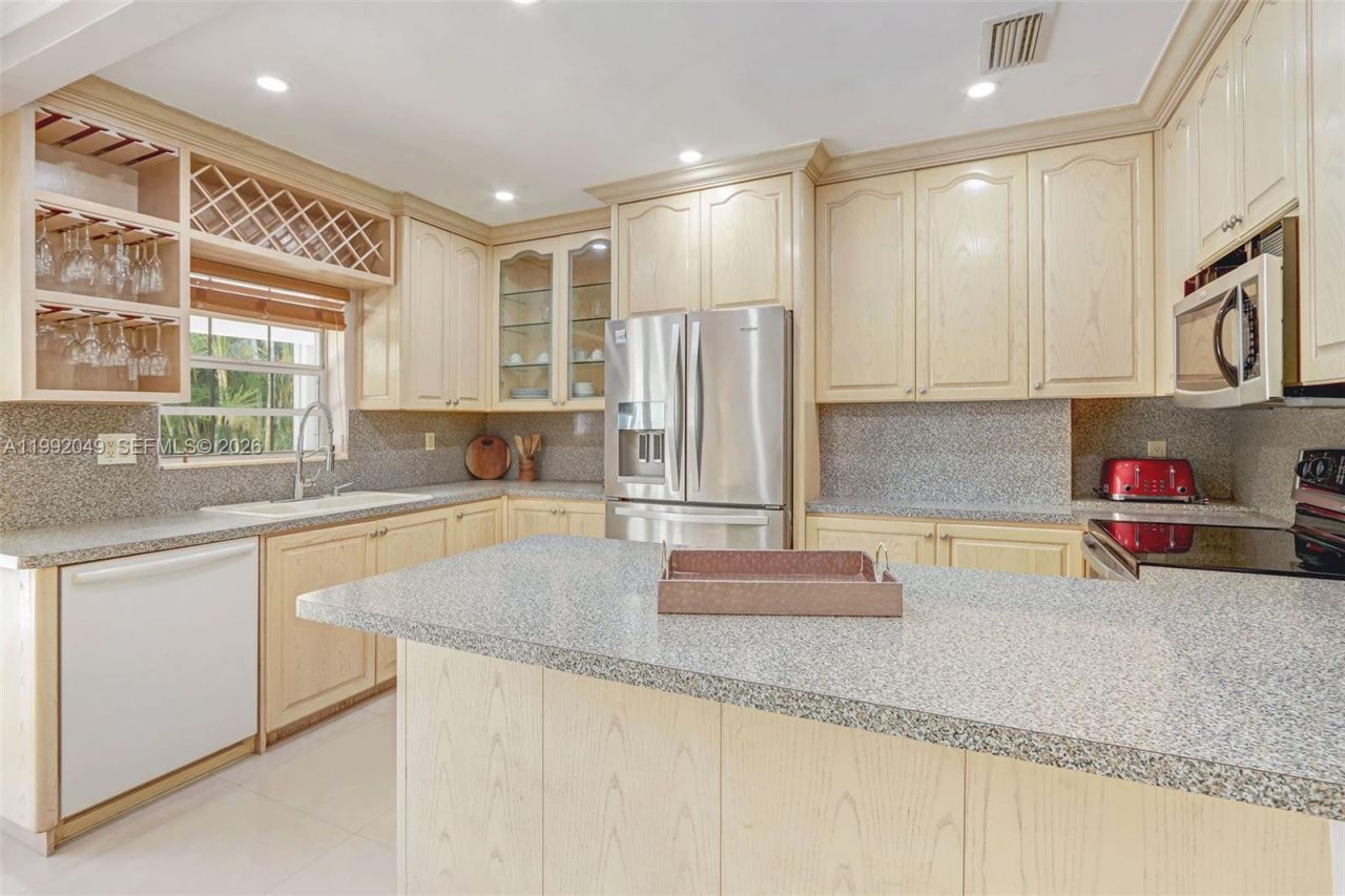 6810 SW 51 St., Miami, FL 33155 Photo