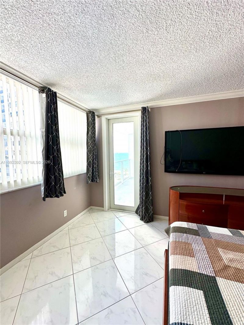 1904 S Ocean Dr, Unit 701, Hallandale Beach, FL 33009 Photo