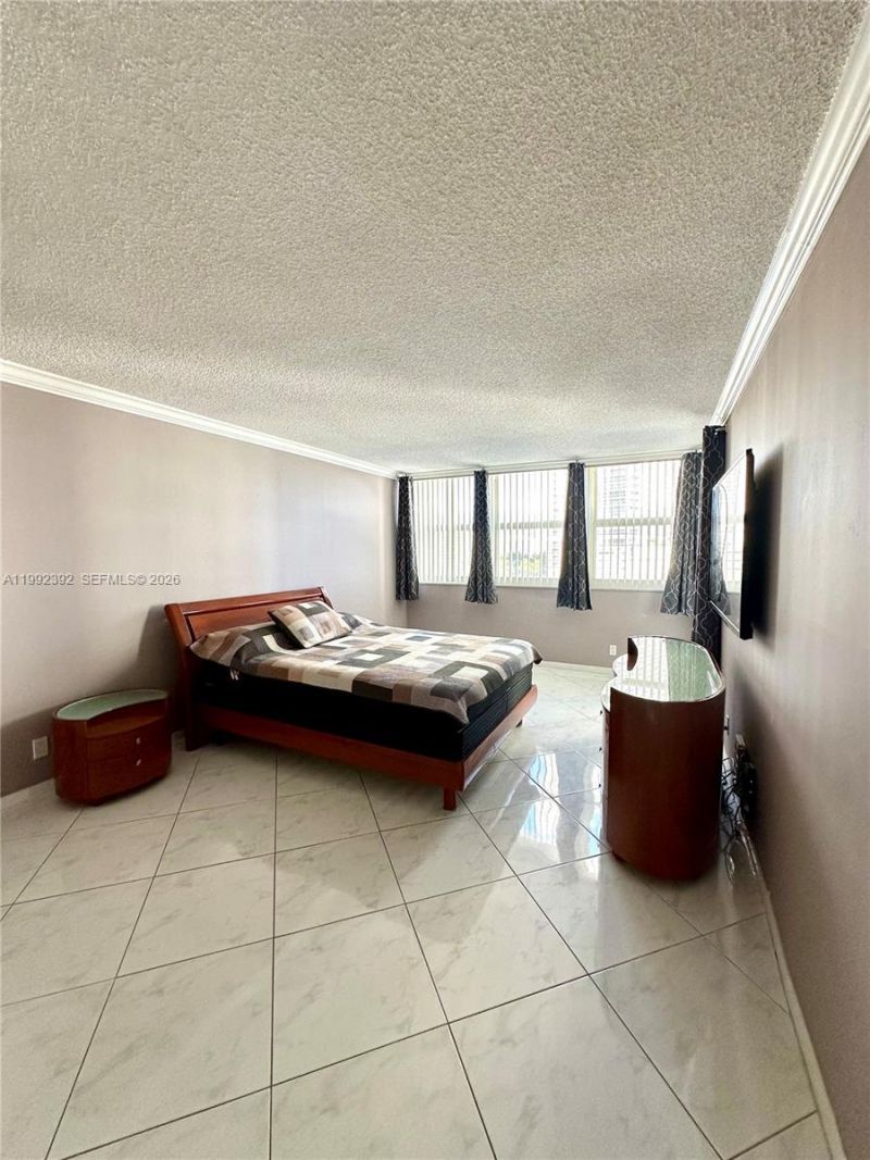 1904 S Ocean Dr, Unit 701, Hallandale Beach, FL 33009 Photo
