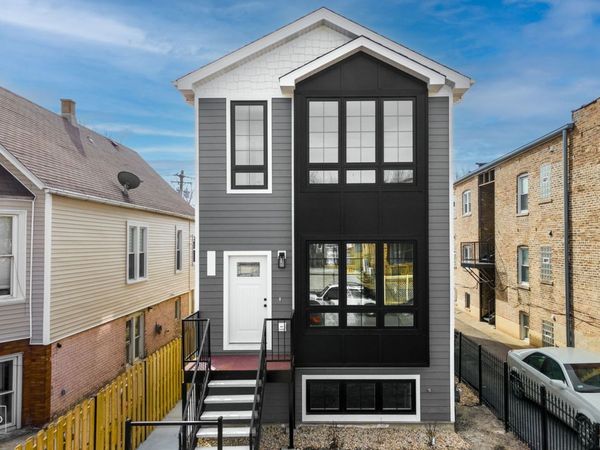 4241 W Walton Street , Chicago, IL 60651