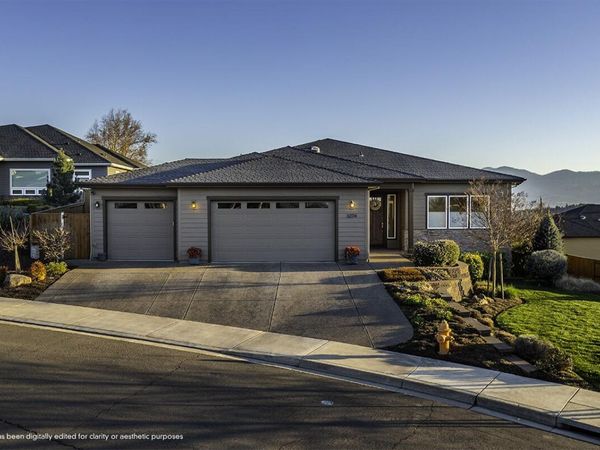 3274 Annapolis Drive, Medford, OR 97504