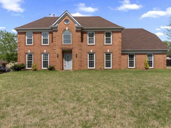 8956 E MEADOW RIDGE CV, Memphis, TN 38016