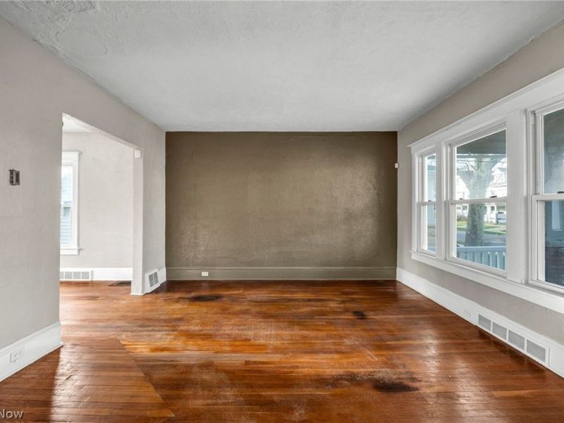 651 E 115th Street , Cleveland, OH 44108 Photo 5